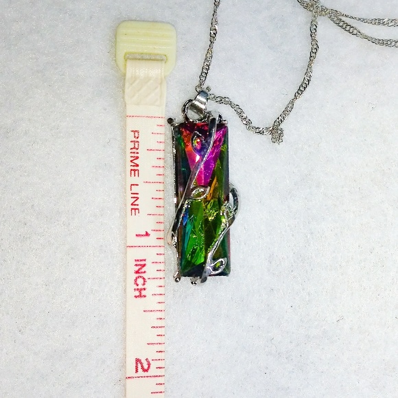 🎀 Stunning Rainbow Pendant - Picture 4 of 8